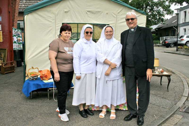 Süsterseeler Missionskreis  feiert mit rumänischen Nonnen